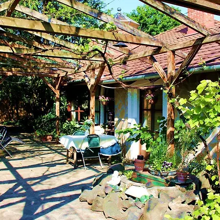 Apartment Arlekin Apartman *